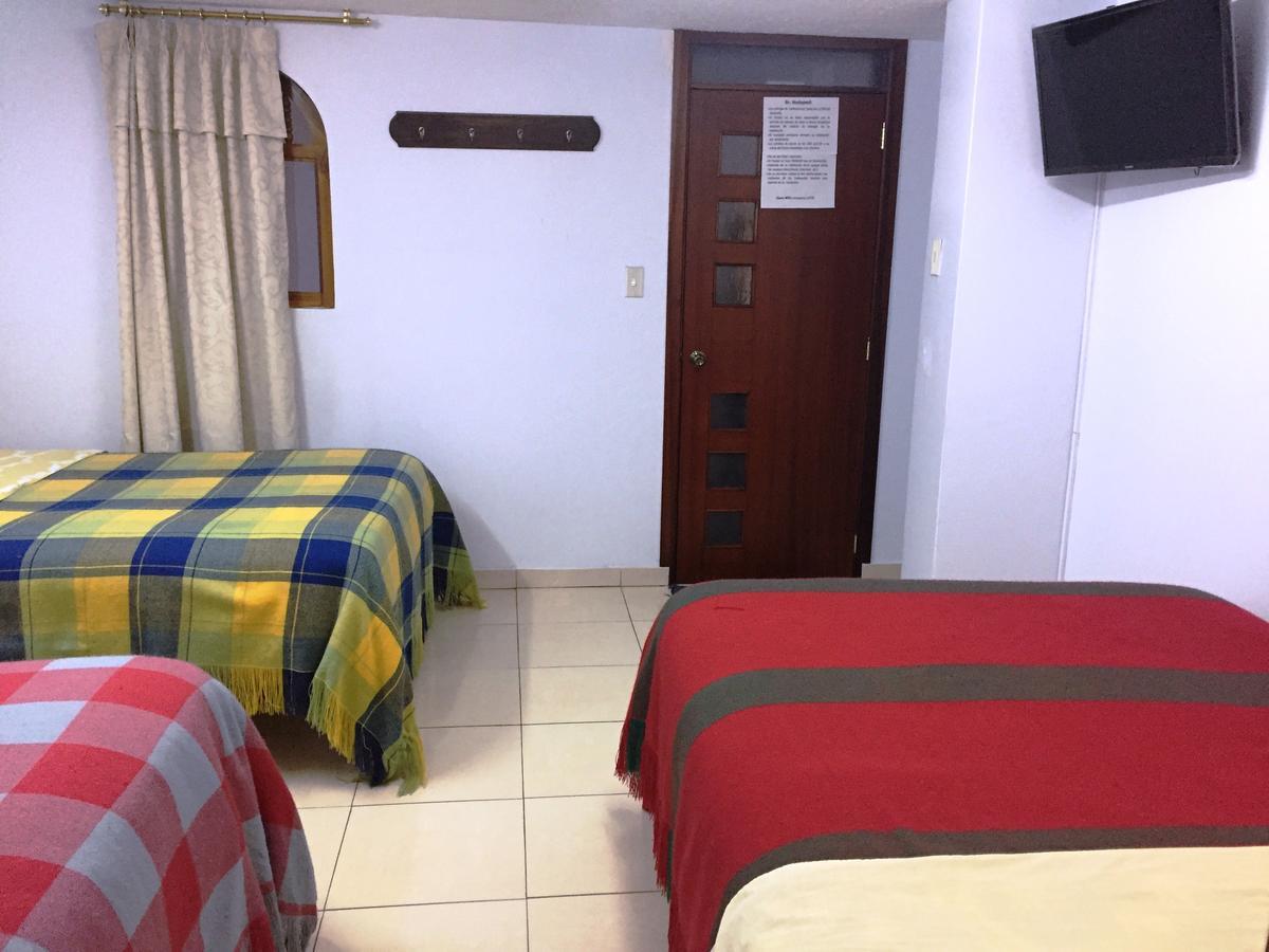 Hostal Runa Pacha Отавало Екстер'єр фото